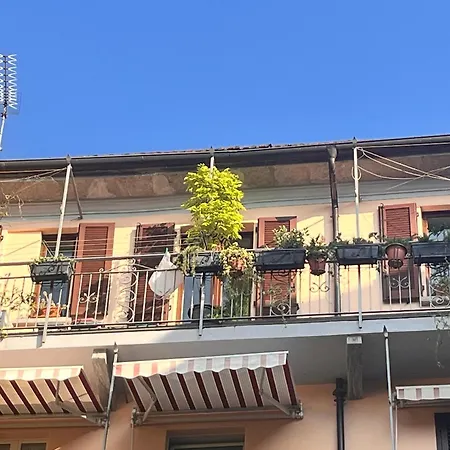 Ai Tetti אינטרה