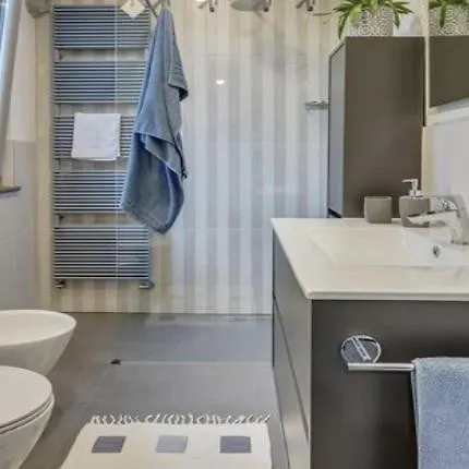 Ai Tetti אינטרה