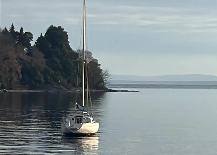 Ai Tetti אינטרה